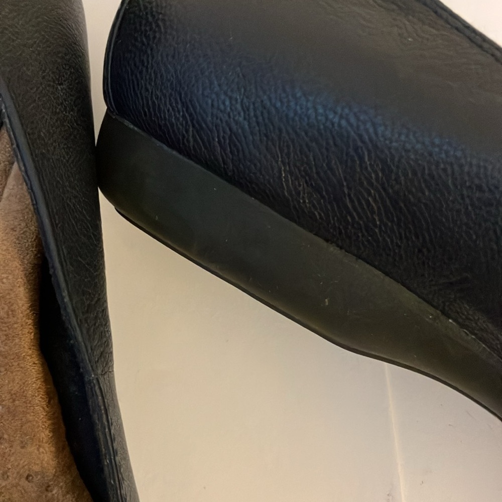 NWOT Michelle D Black Leather Flats With Elastic Stretch by Toe size 8 - Picture 5 of 5